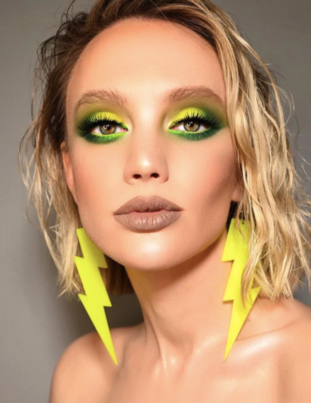 Colourful smokey eye - makeup trends 2020